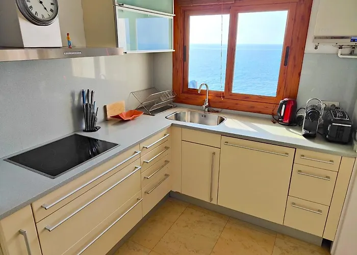 Balcony Pool & Seaside