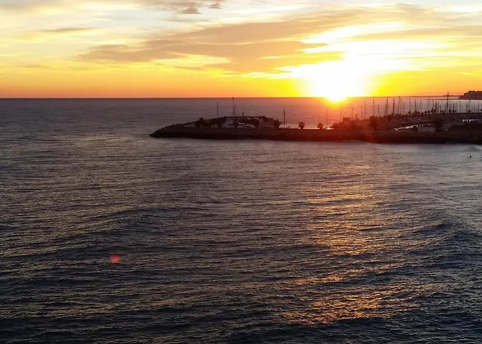 Daire Balcony Pool & Seaside