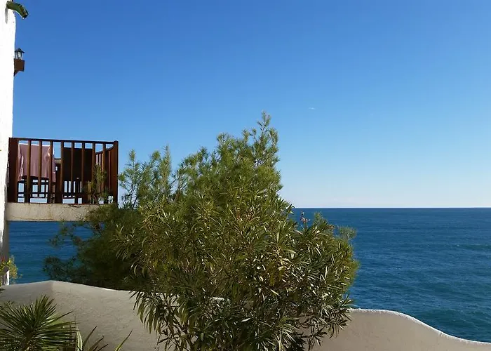 Balcony Pool & Seaside